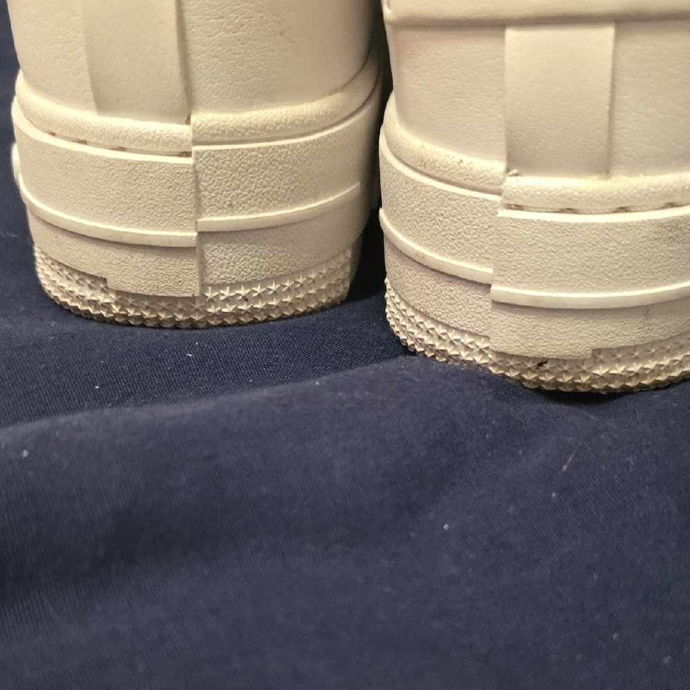 Nike Women's Cream Sneakers - Picture 10 of 13